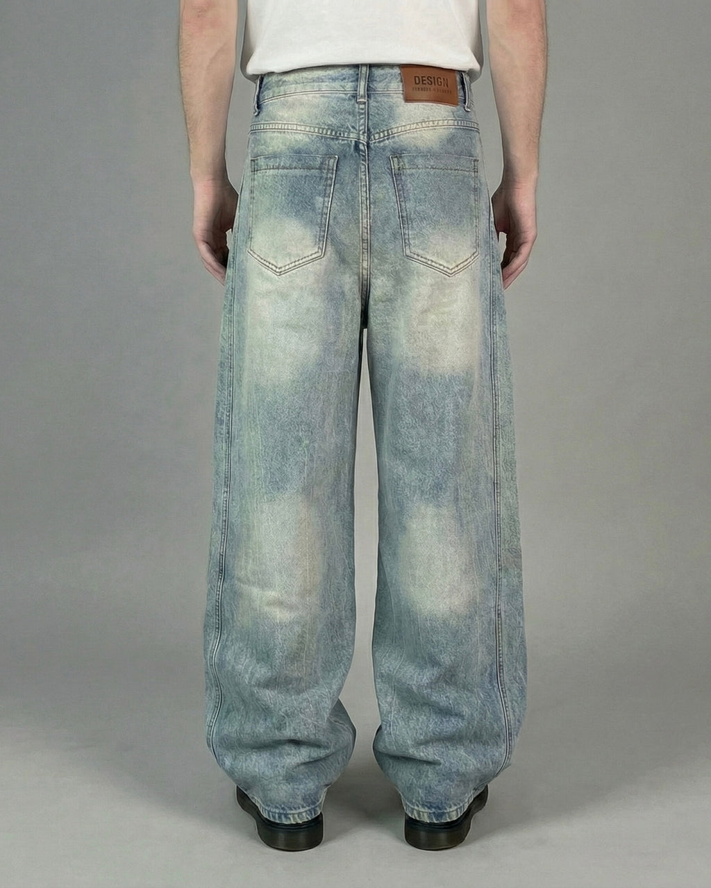 Denim Jeans ‘Hello Kitty Punk Graffiti’ Loose Fit - Light Wash