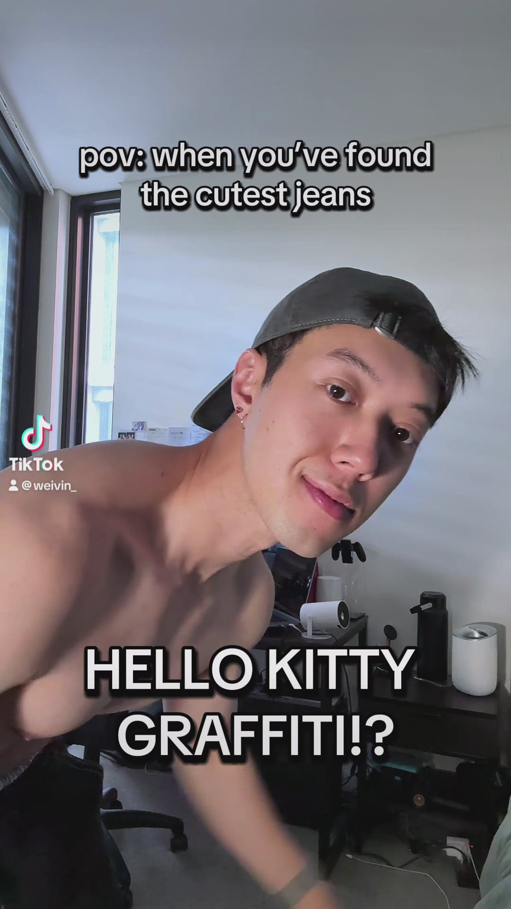 Denim Jeans ‘Hello Kitty Punk Graffiti’ Loose Fit - Light Wash